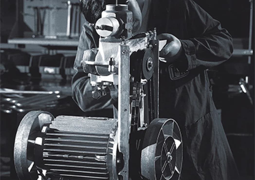 1979 — FINI assembles its first screw compressors, marking a major